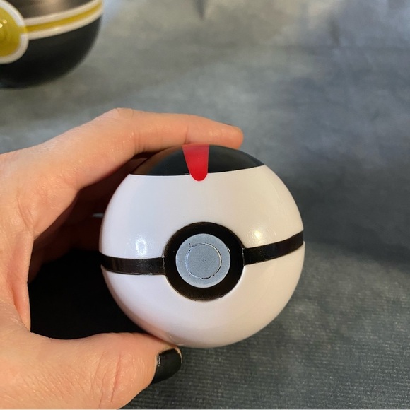Pokémon Ball Bundle w Tin Box Various Pokeball (4) Storage Container Collectable - Picture 13 of 16